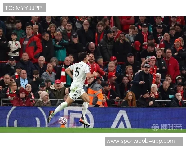 曼联与马奎尔展开续约谈判但需接受降薪条件