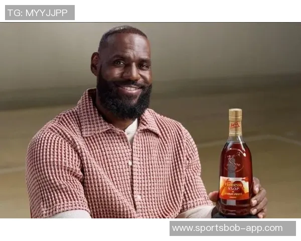 老詹再度引发争议球迷热议其吸引眼球的手段与库里三度胜利的背后原因